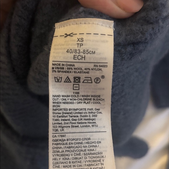 ❄️Banana Republic Black Turtleneck Sweater - Picture 4 of 4